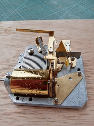New note cuckoo - cuckoo, clock